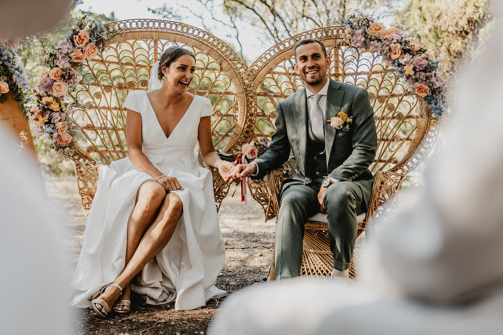 Couple heureux lors d'une cérémonie laïque, à Toulouse en Occitanie