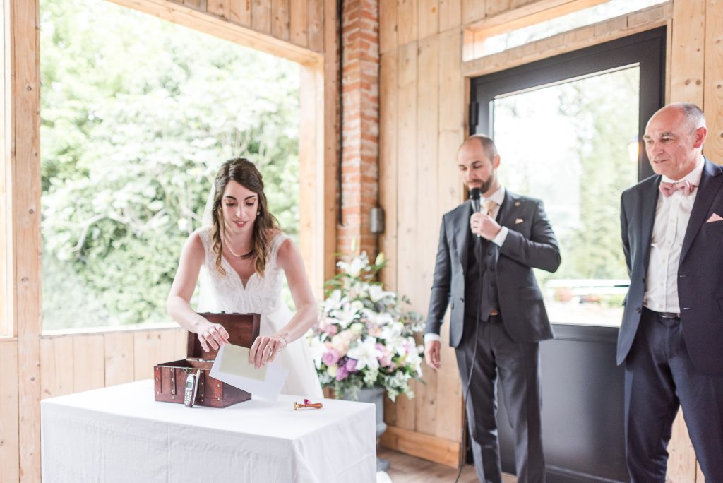 Rituel de la capsule temporelle par La plume de vos envies au Manoir du Thouron en Occitanie.